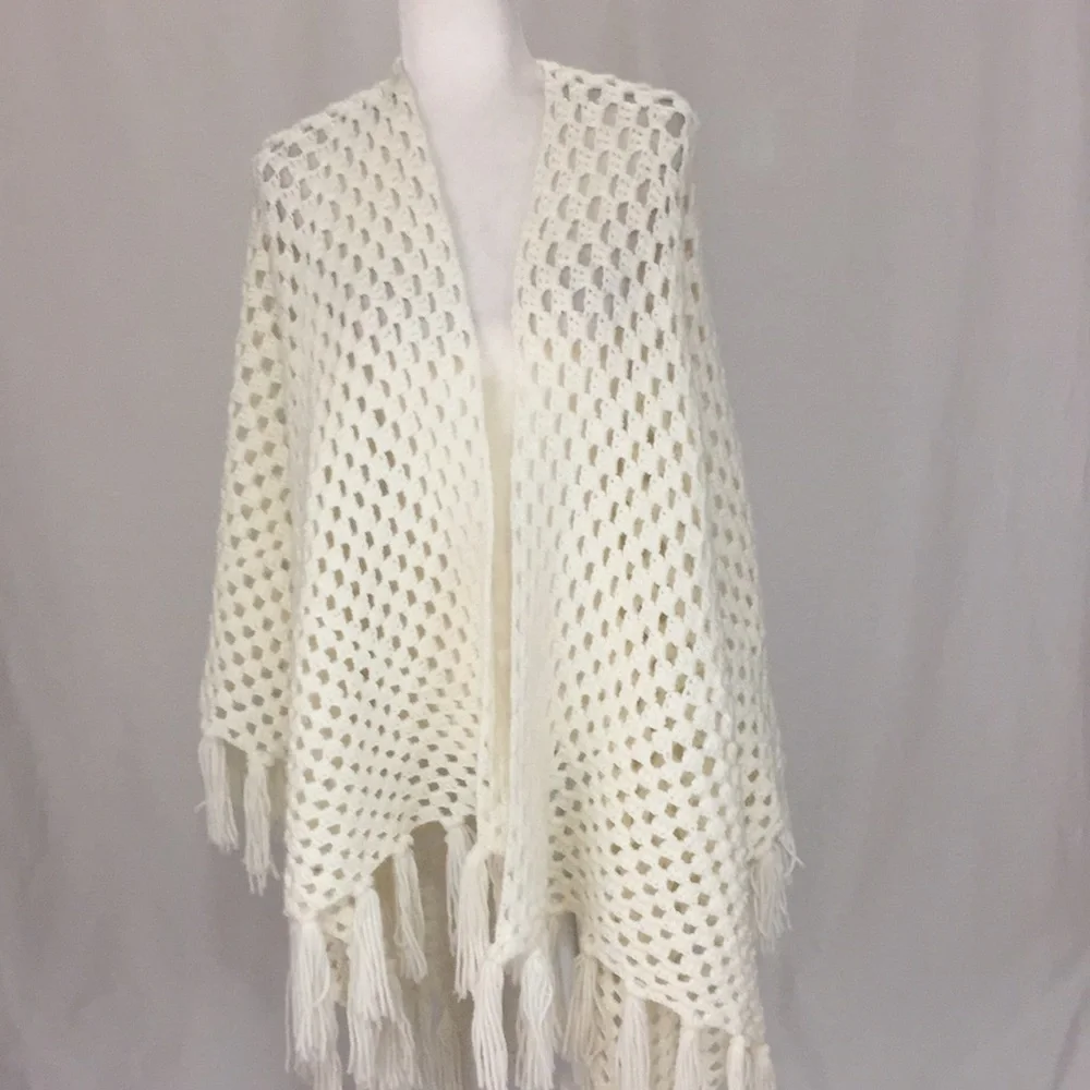 Vintage Handmade Crocheted White Shawl w/ Fringe - Picture 4 of 12